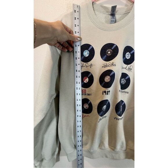Taylor Swift Record Album Tour Concert Crewneck Sweatshirt Medium - Picture 8 of 11